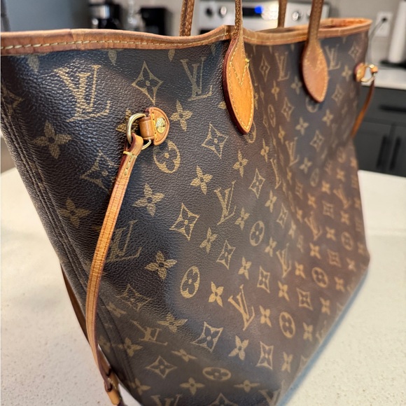 Louis Vuitton Neverfull MM Monogram Red Interior! - Picture 6 of 15